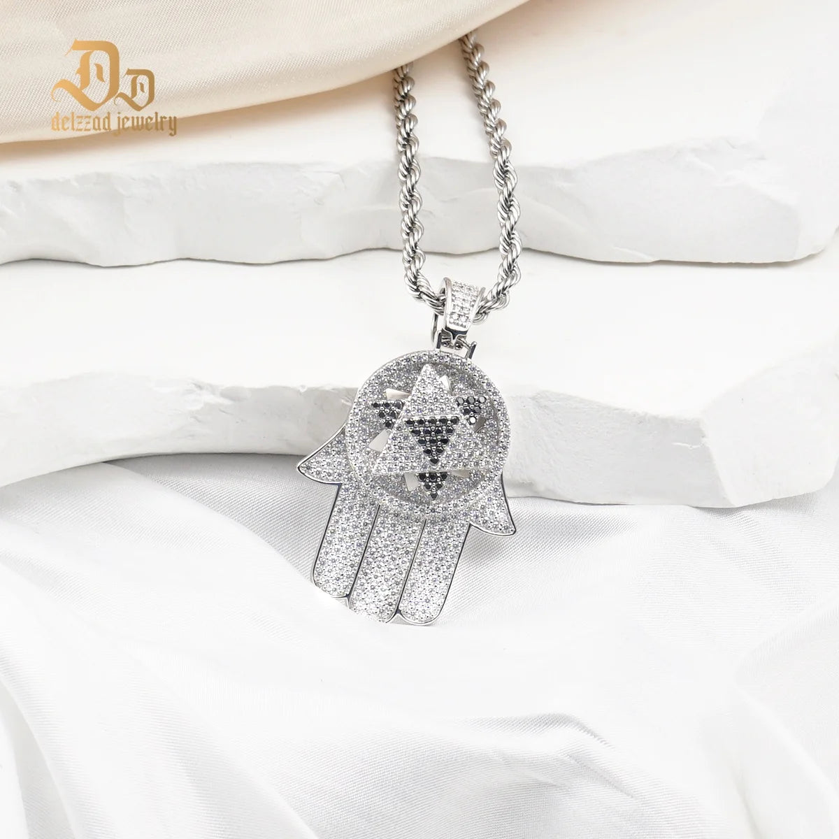 100% S925 Sterling Silver Moissanite Handsome Palm Pendant