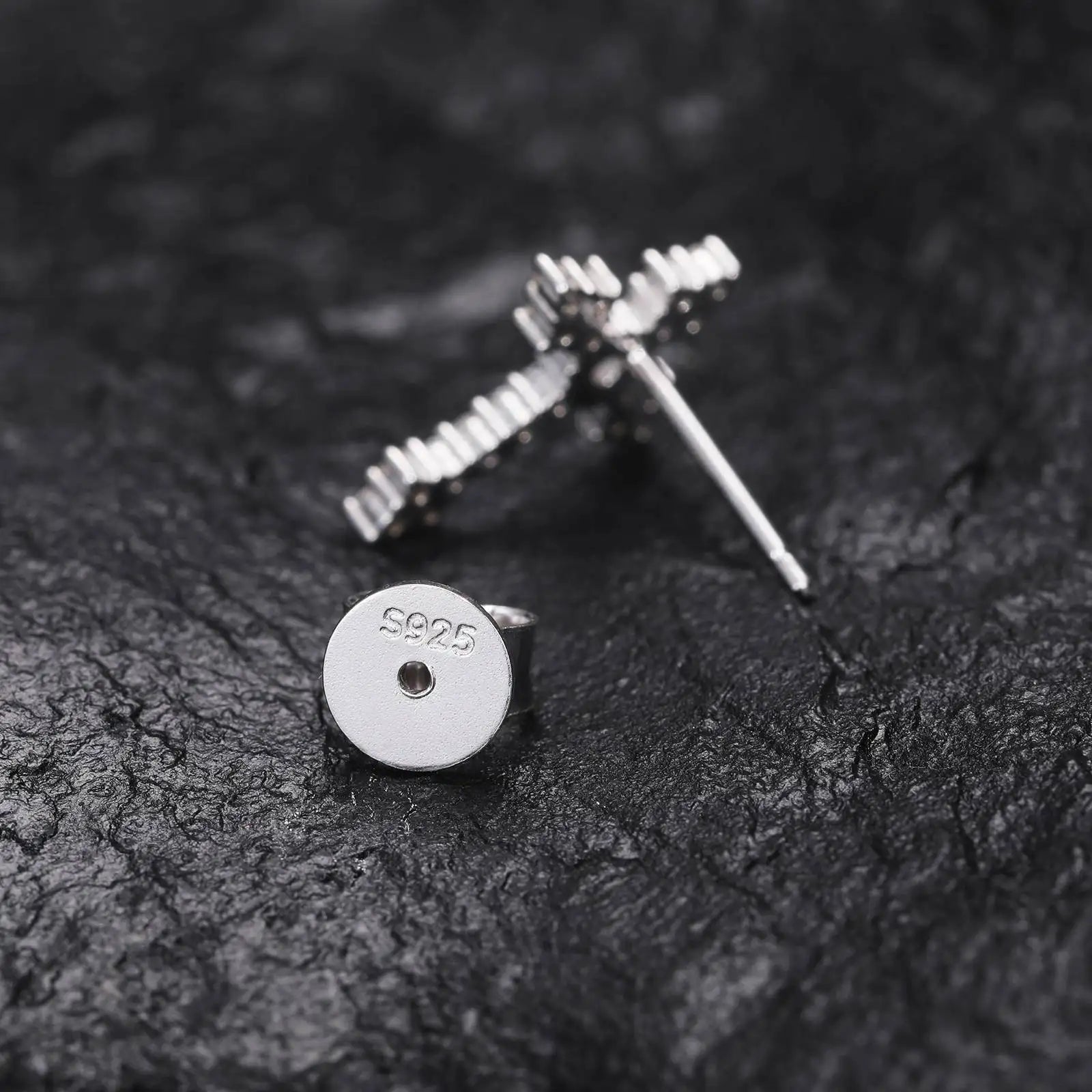 Moissanite Stud Earrings 0.1 Carat Shining Cross