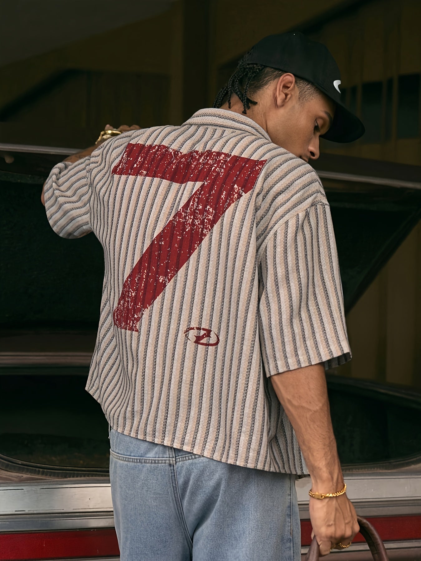 Men's Loose Fit Non-Stretch Woven Button-Up Shirt